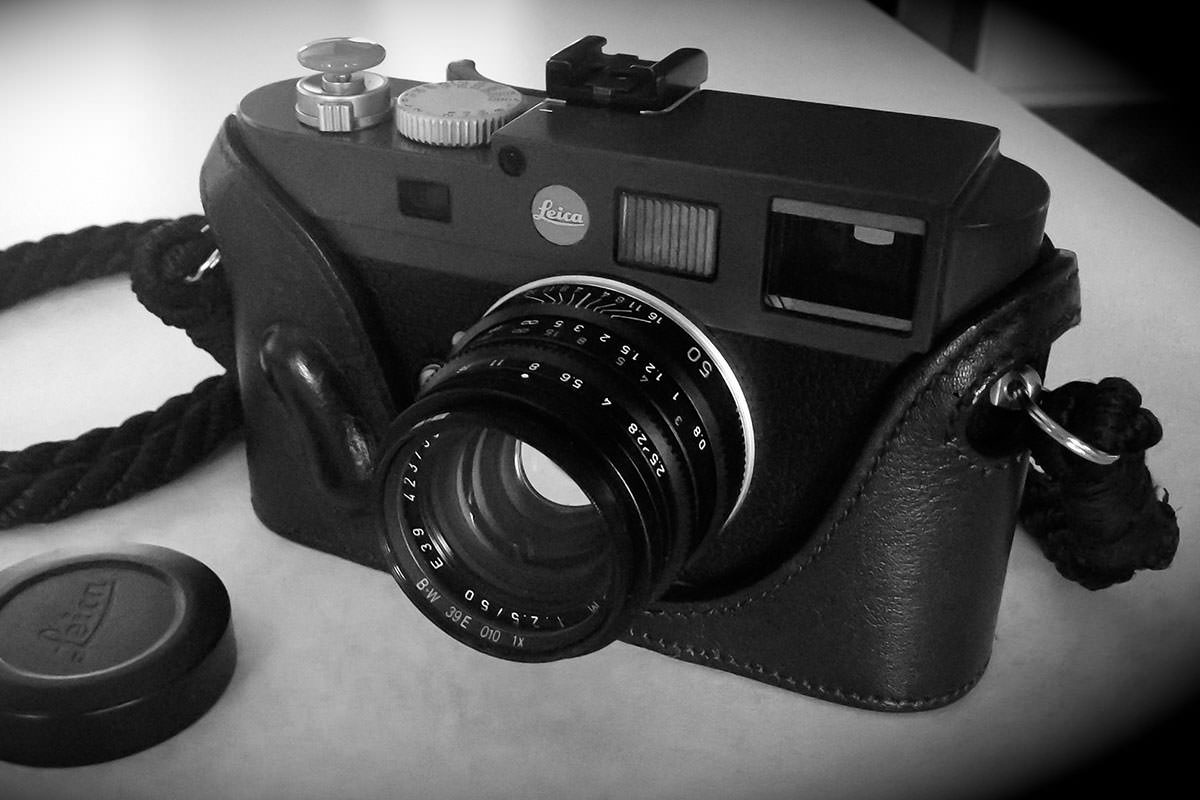 LEICA M-E